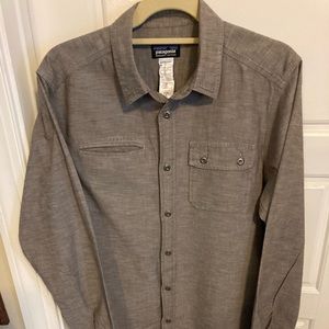 Patagonia Men's Gray Button Down Longsleeve Shirt Size M